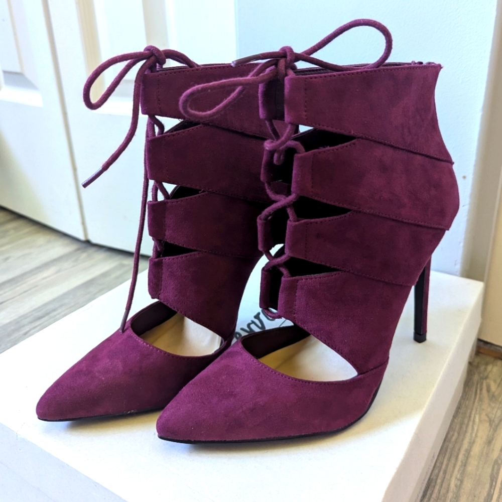 FUCHSIA SUEDE HEELS WOMENS SIZE 8